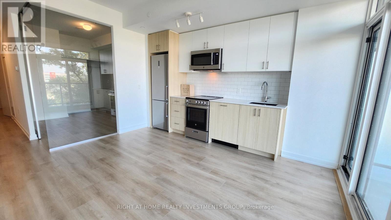 Photo 17 of 419 1195 The Queensway Avenue, Toronto ON