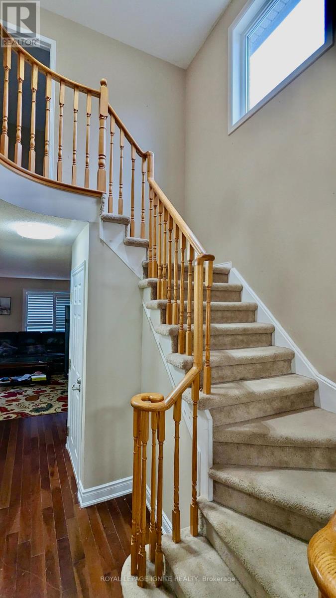 Photo 2 of 5952 Chalfont Crescent, Mississauga ON