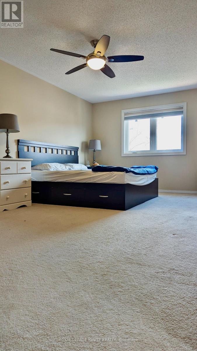 Photo 3 of 5952 Chalfont Crescent, Mississauga ON