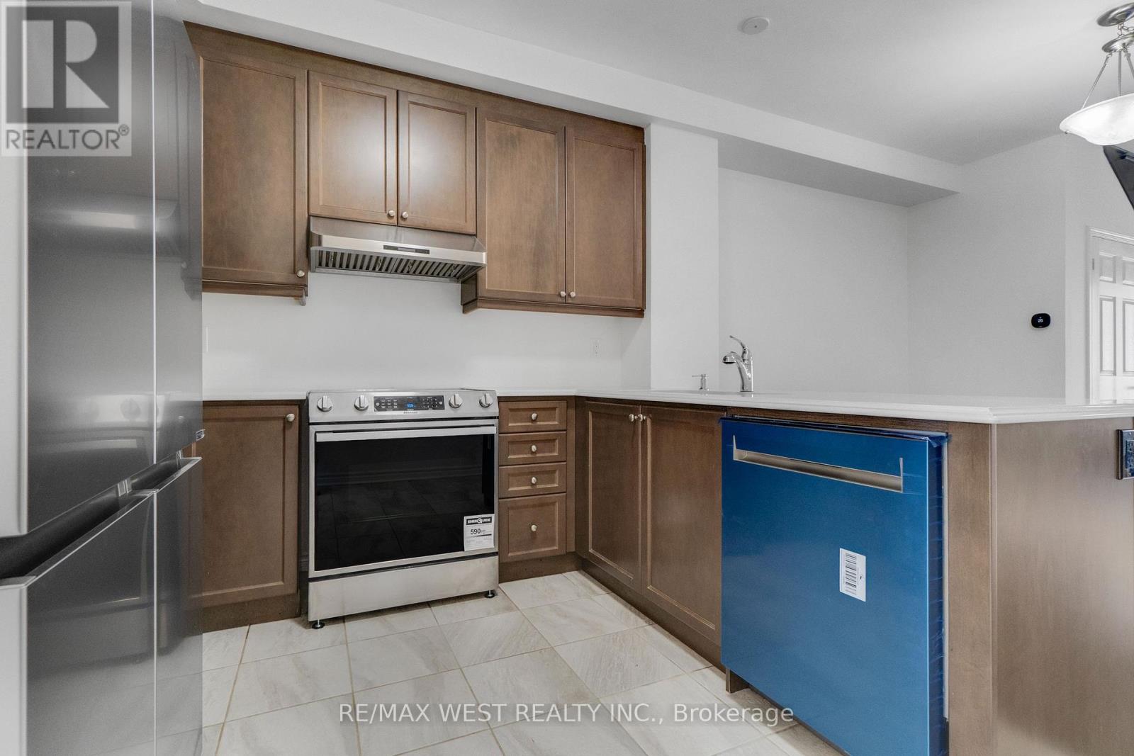 Photo 2 of 23 Circus Crescent, Brampton ON