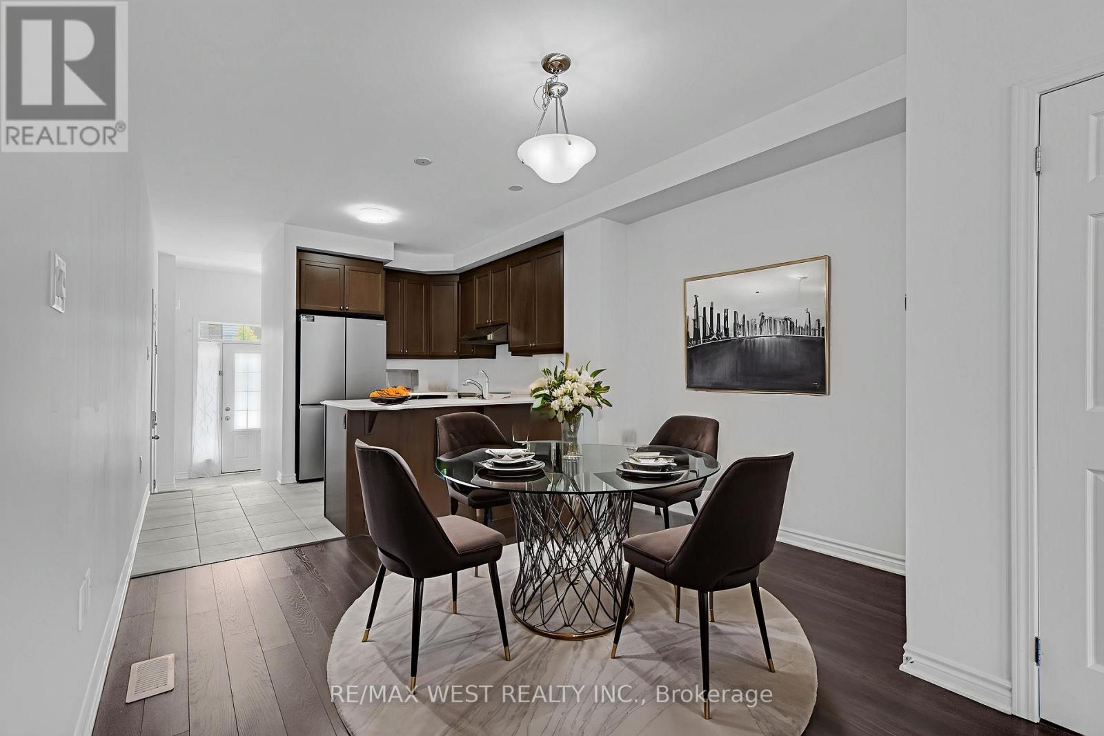Photo 3 of 23 Circus Crescent, Brampton ON