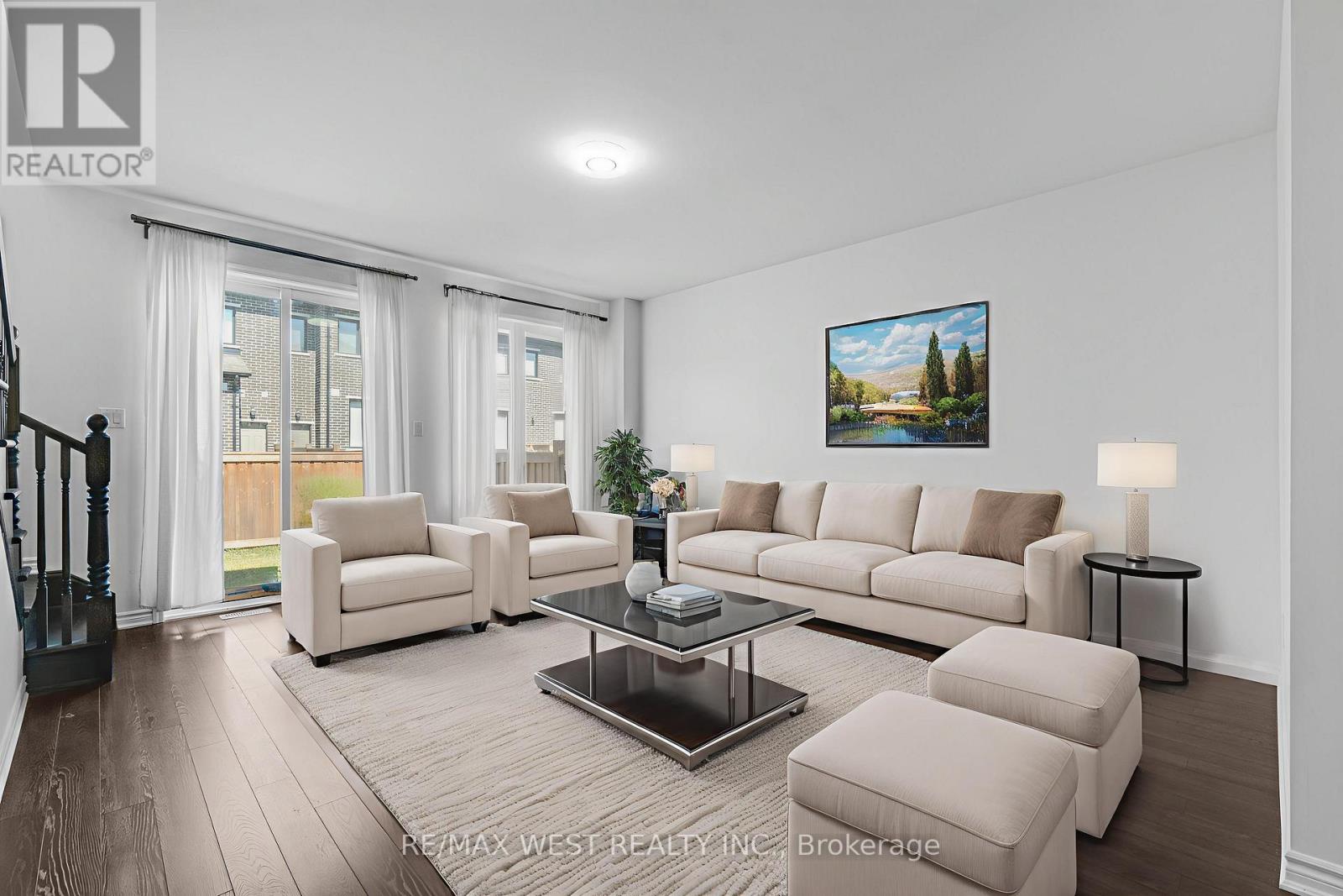 Photo 4 of 23 Circus Crescent, Brampton ON