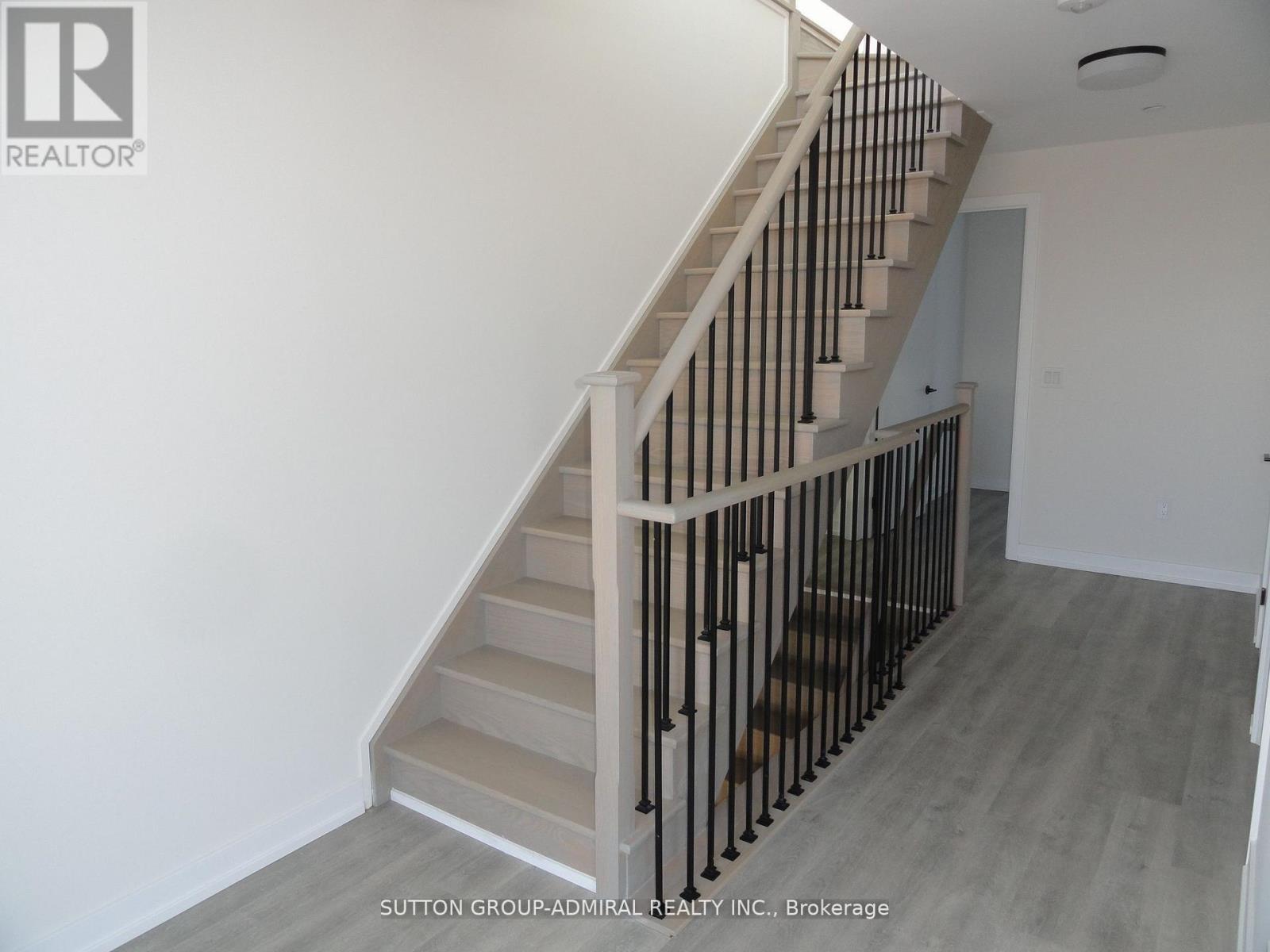 Photo 7 of 718 2300 St Clair Avenue W, Toronto ON