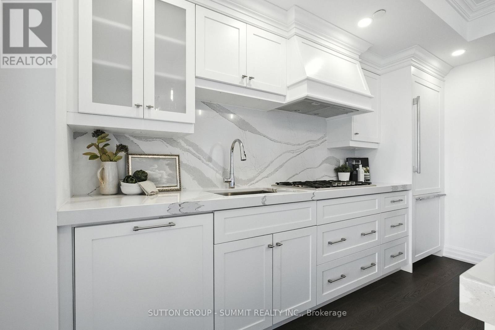 Photo 2 of 404 2060 Lakeshore Road, Burlington ON