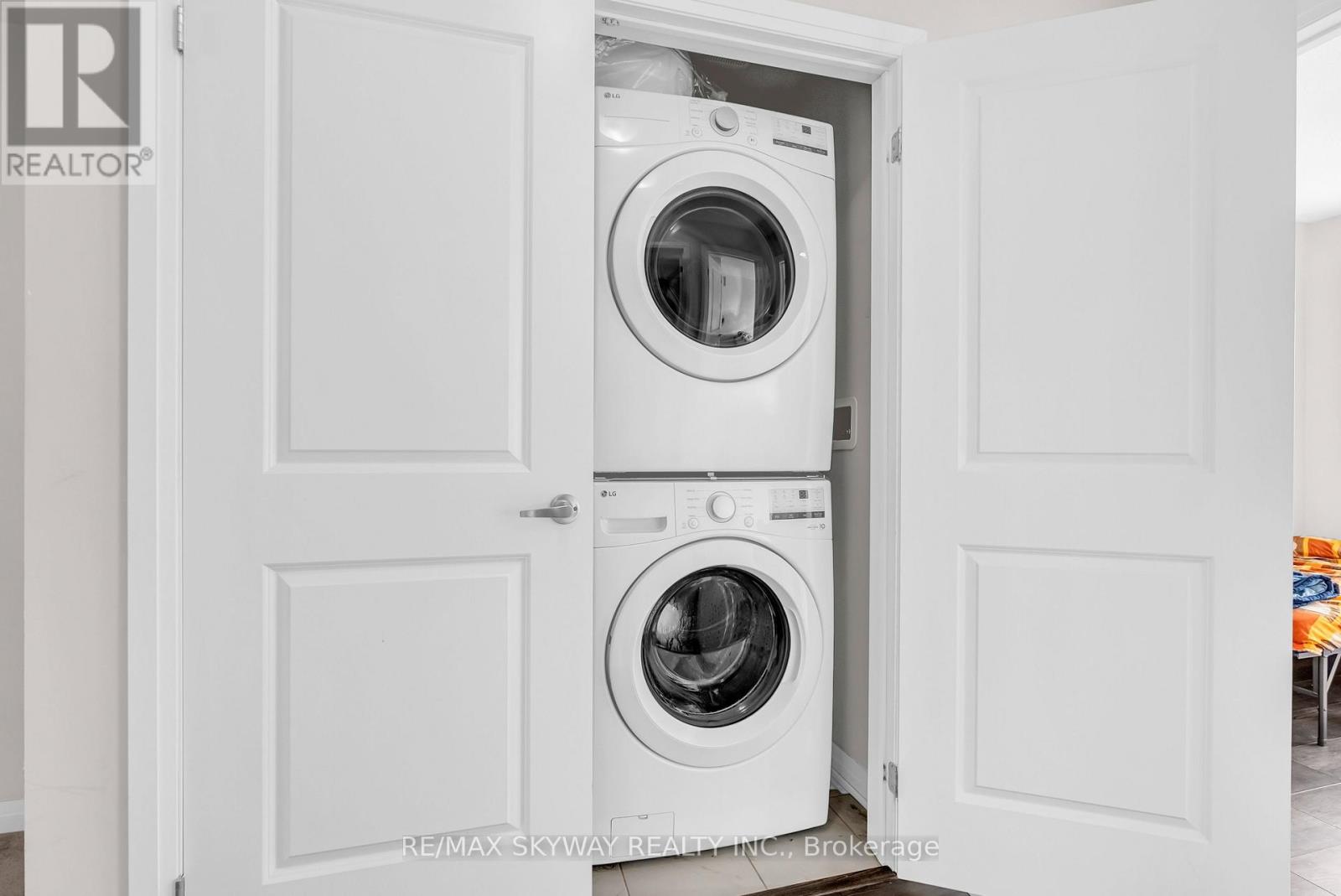 Photo 15 of 106 585 Colborne Street E, Brantford ON