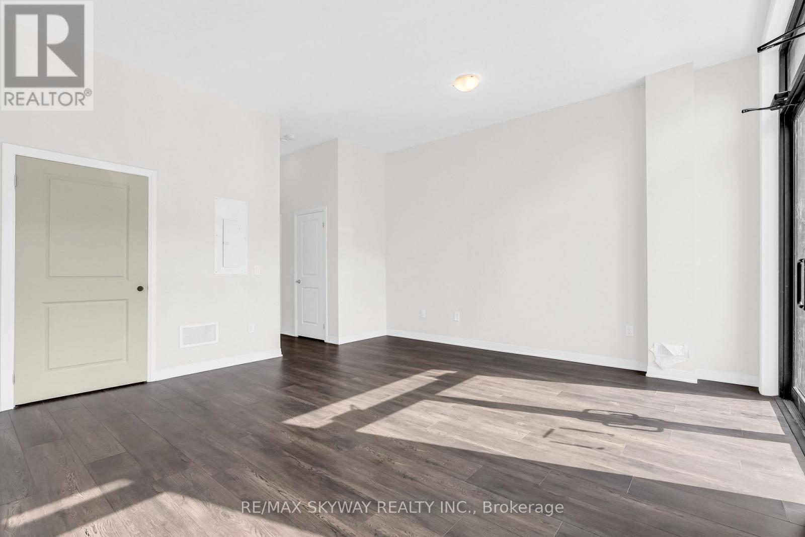 Photo 1 of 106 585 Colborne Street E, Brantford ON