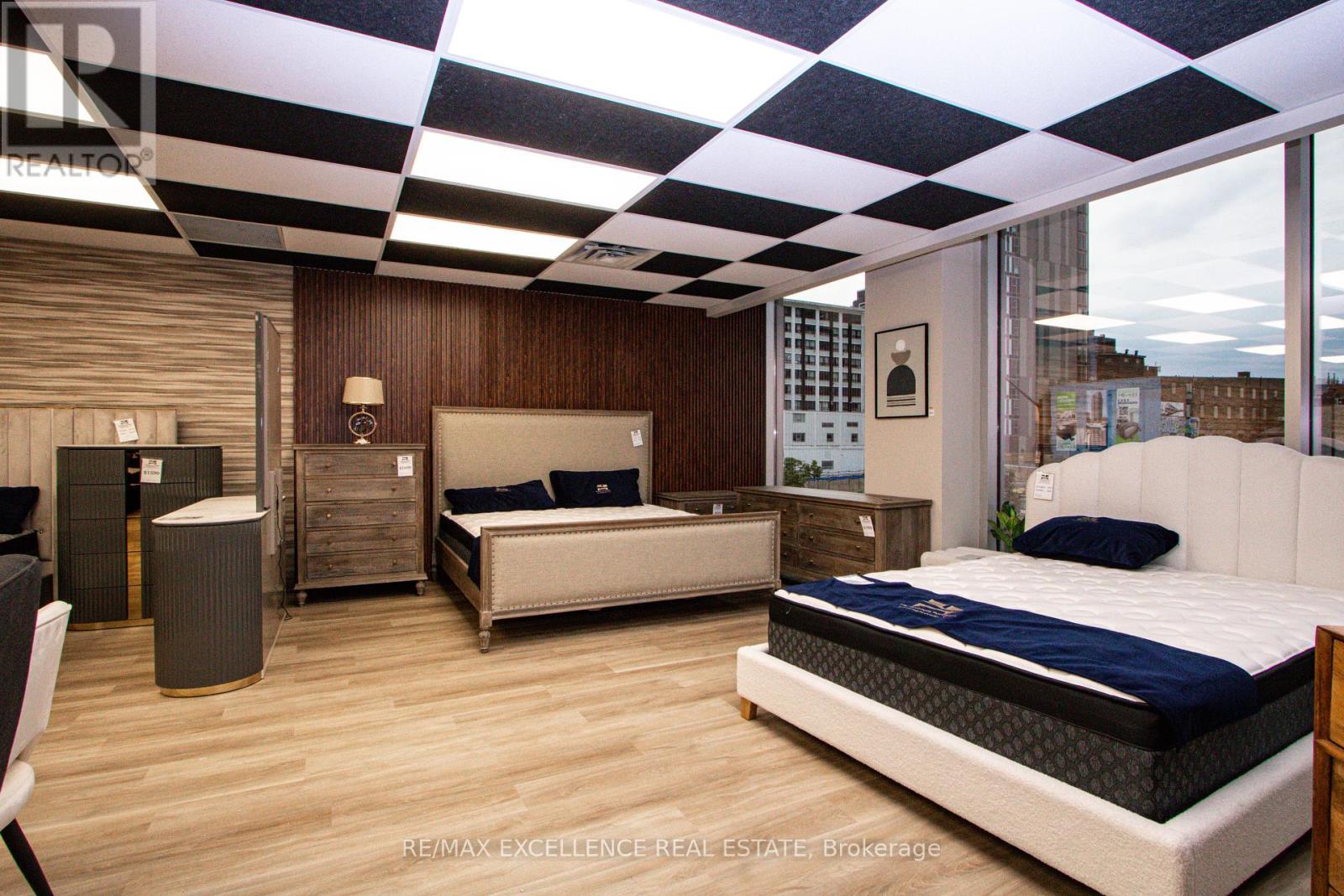 Photo 13 of 217 King Street, London East ON