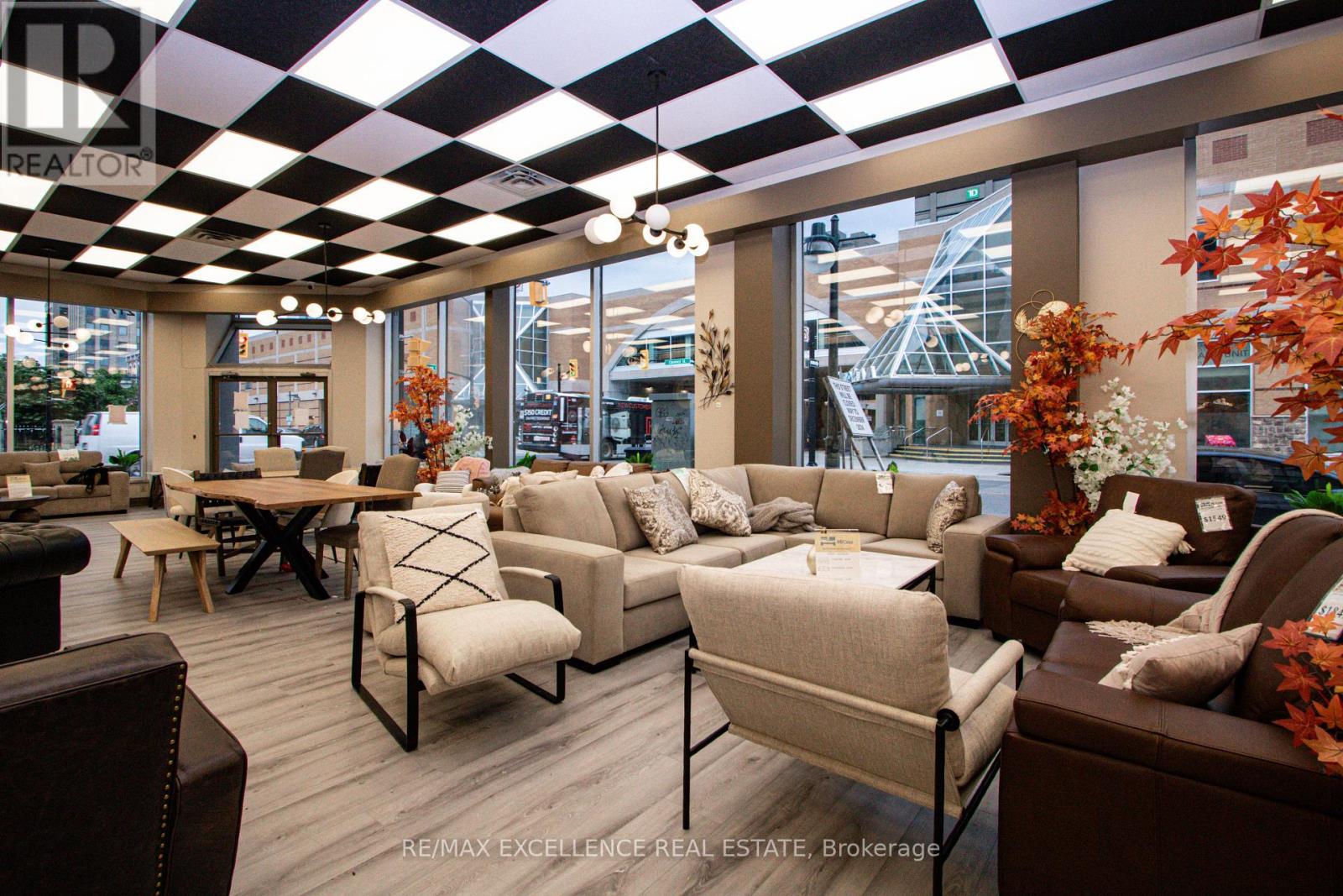 Photo 16 of 217 King Street, London East ON
