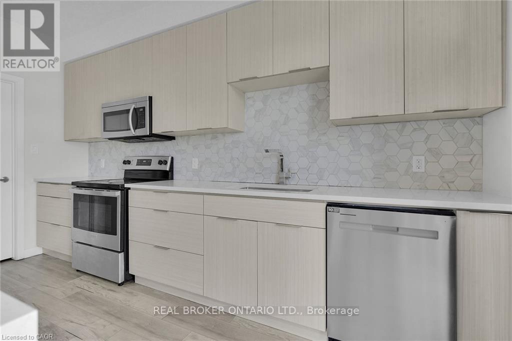 Photo 15 of 3394 Singleton Avenue, London South ON