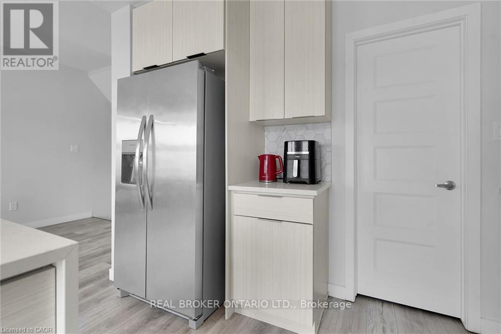 Photo 17 of 3394 Singleton Avenue, London South ON