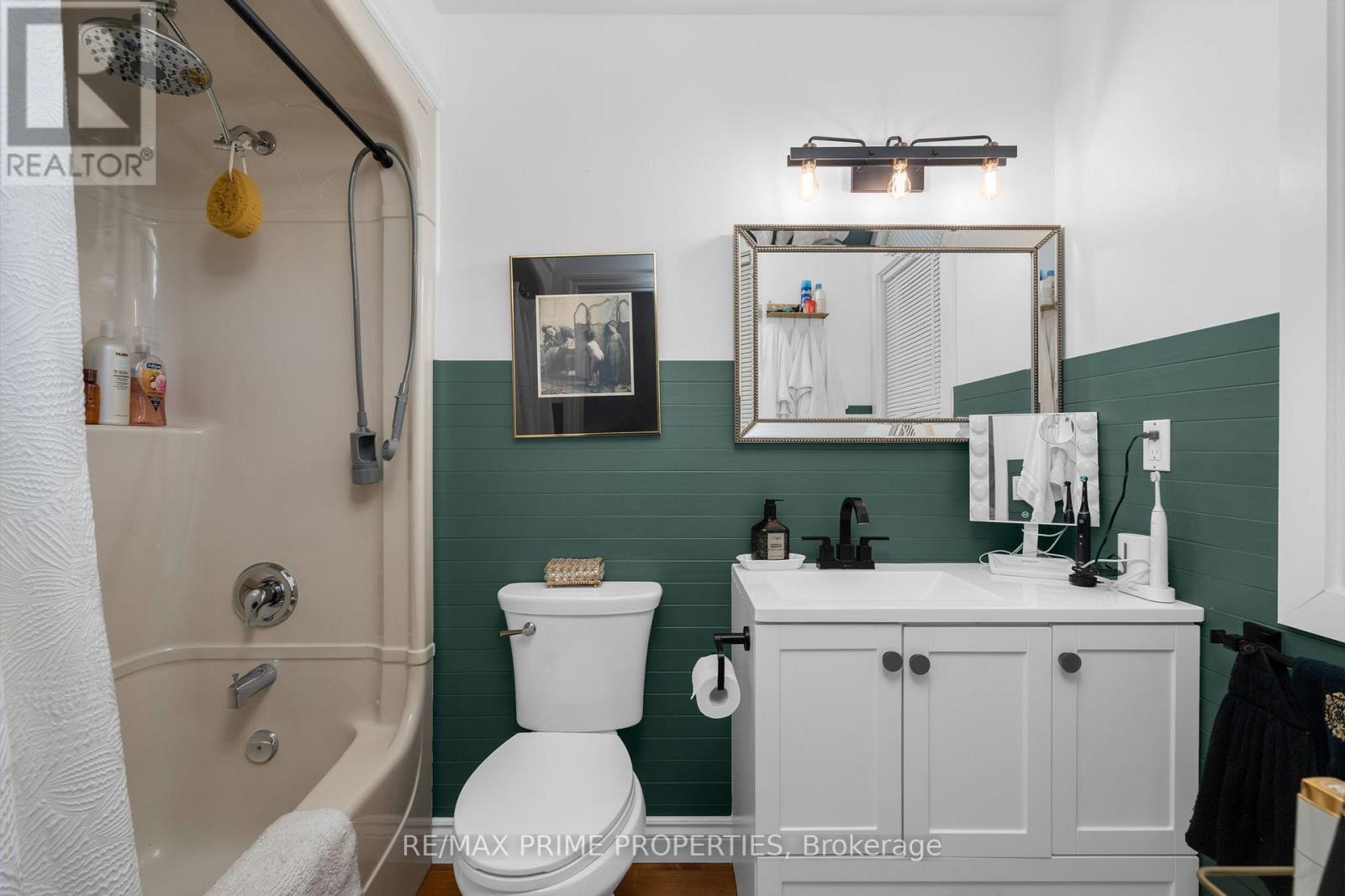 Photo 25 of 12 Coates Avenue, Bracebridge ON