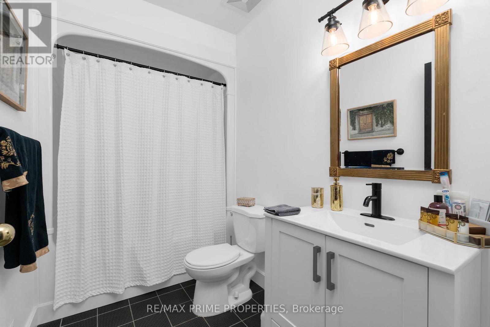 Photo 7 of 12 Coates Avenue, Bracebridge ON