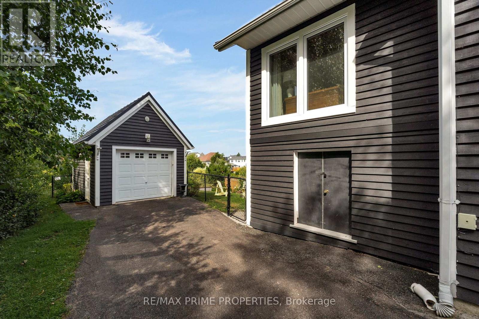 Photo 8 of 12 Coates Avenue, Bracebridge ON