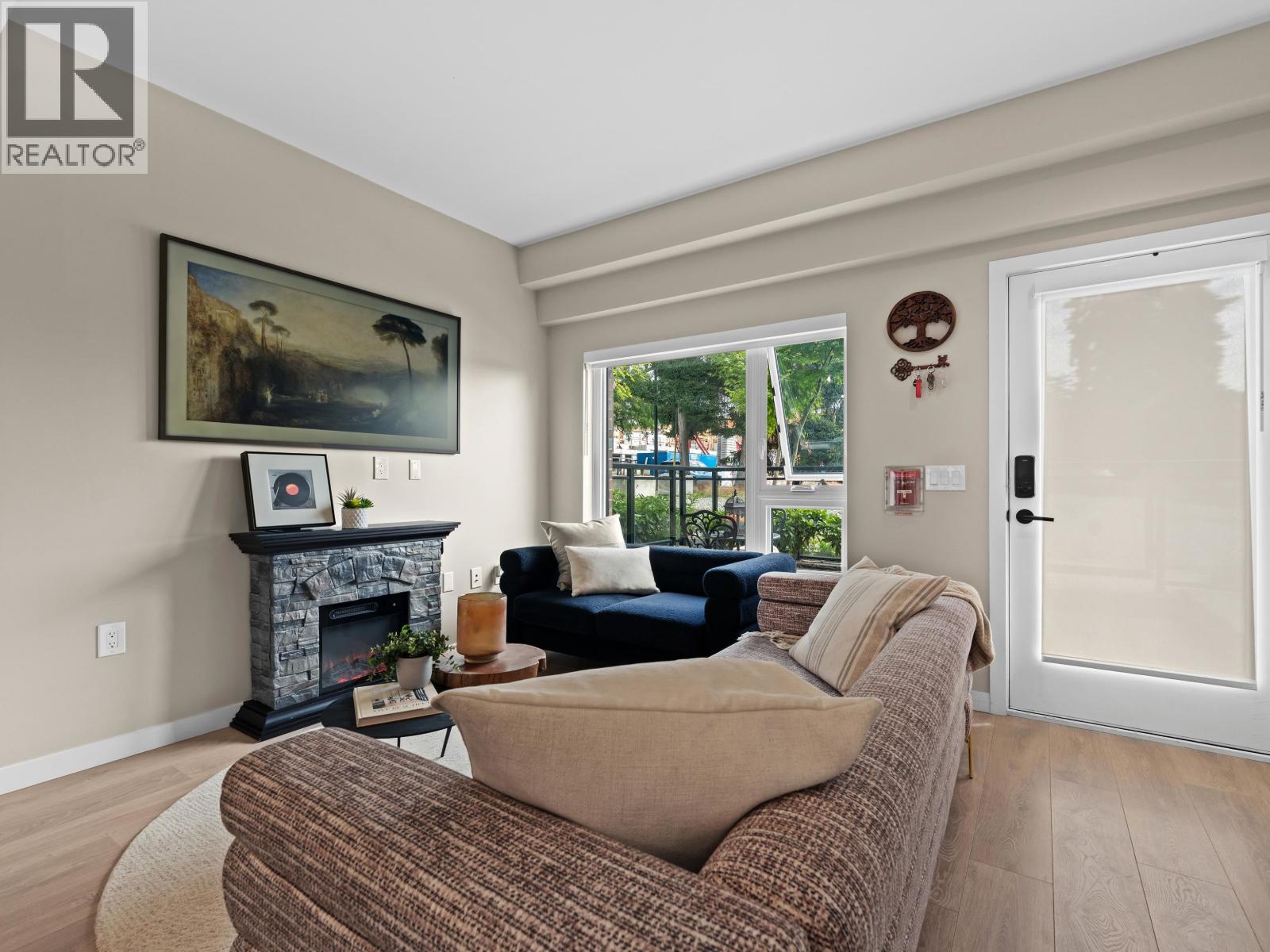 Photo 9 of 161 565 E 2nd Street, North Vancouver BC