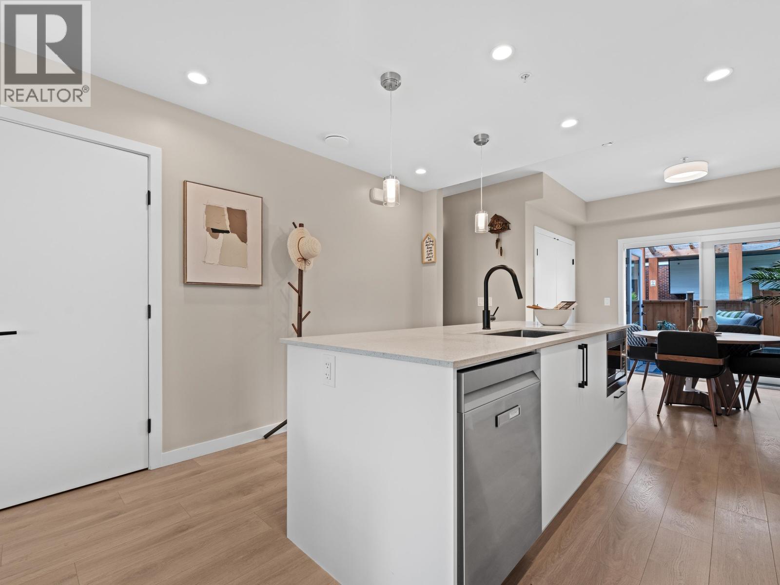 Photo 4 of 161 565 E 2nd Street, North Vancouver BC