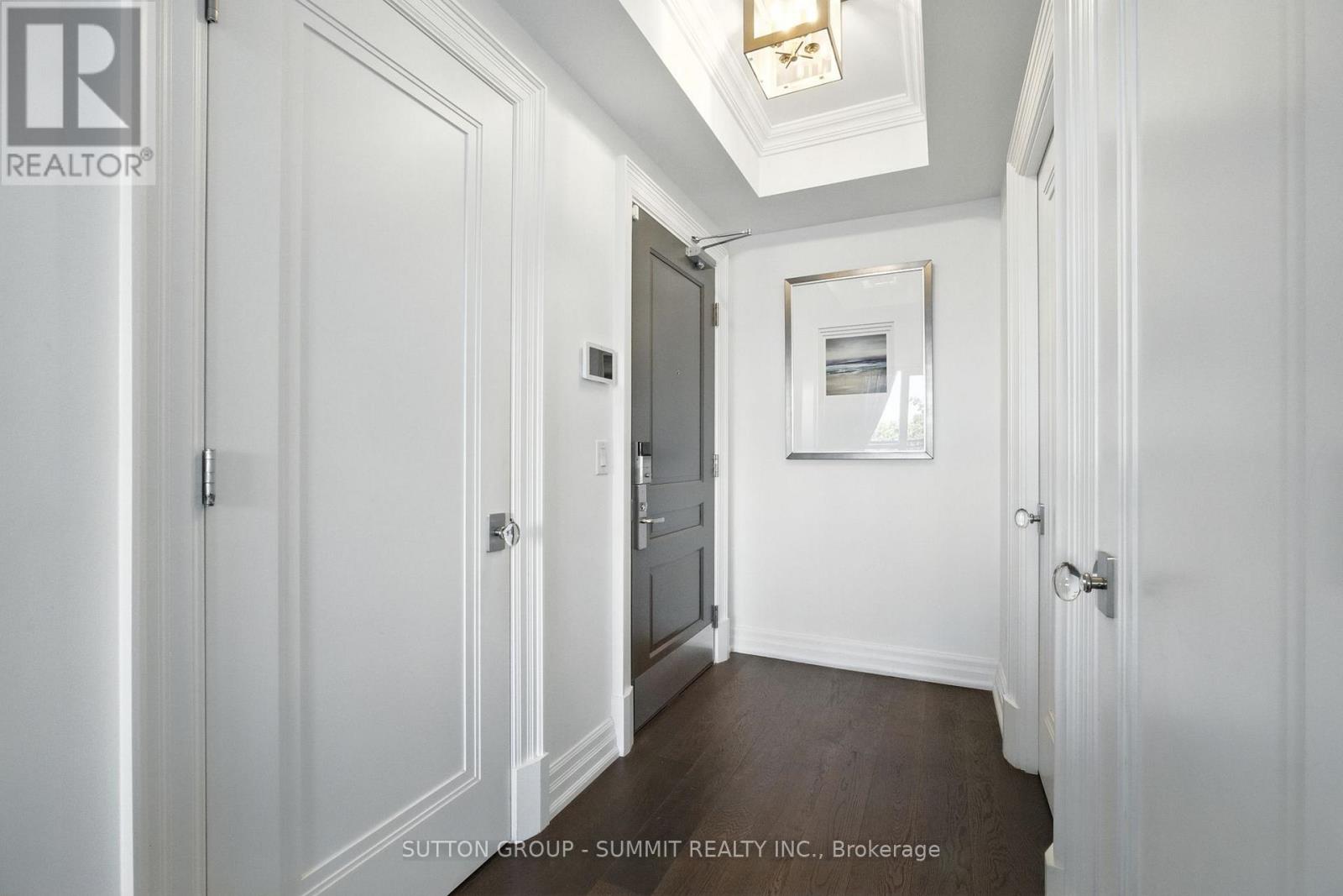 Photo 32 of 404 2060 Lakeshore Road, Burlington ON