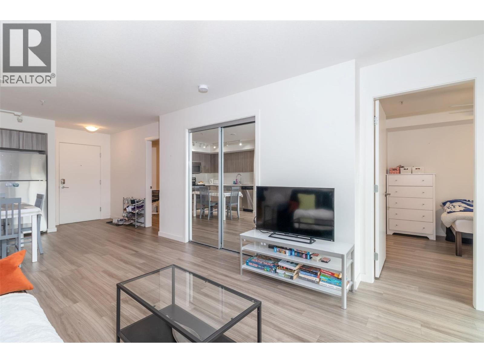 210 881 Academy Way, Kelowna