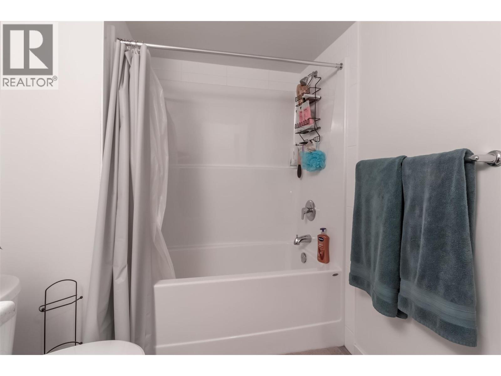 210 881 Academy Way, Kelowna