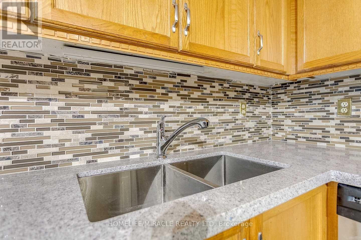 Photo 11 of 304 1270 Maple Crossing Boulevard, Burlington ON