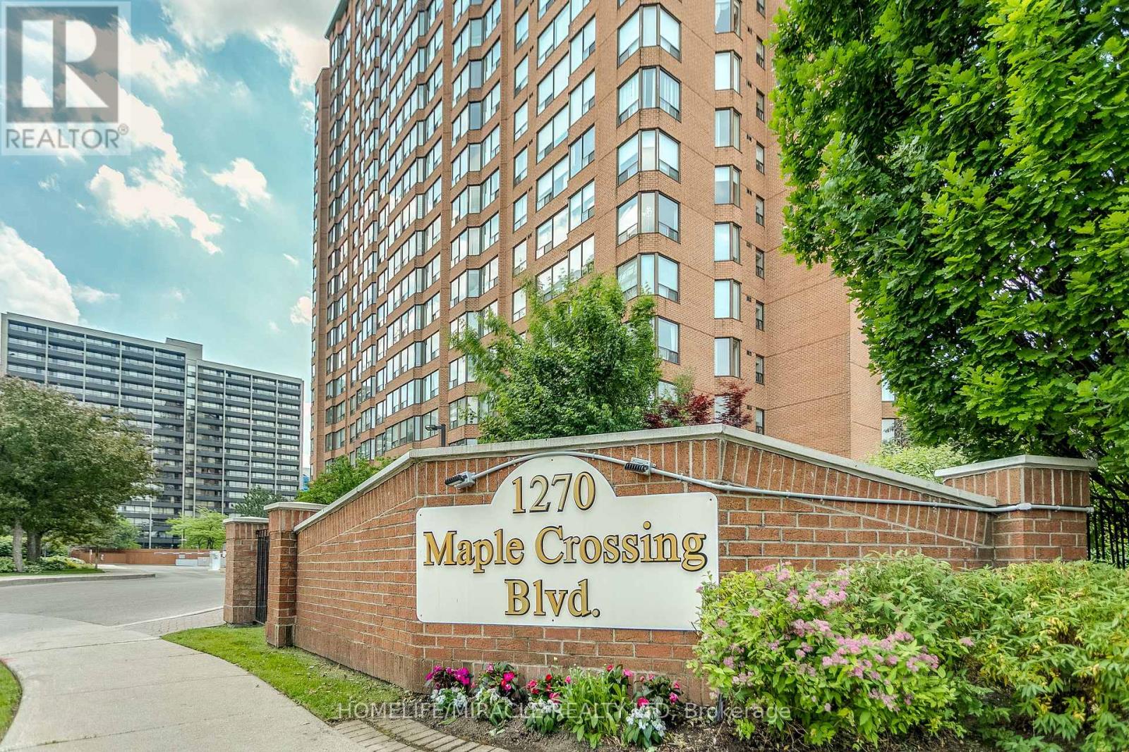 Photo 2 of 304 1270 Maple Crossing Boulevard, Burlington ON