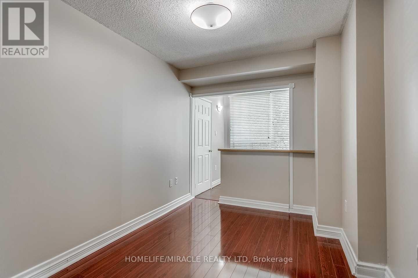 Photo 18 of 304 1270 Maple Crossing Boulevard, Burlington ON