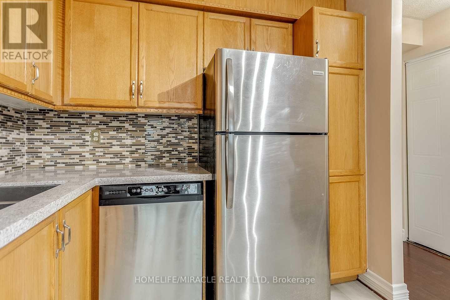 Photo 12 of 304 1270 Maple Crossing Boulevard, Burlington ON