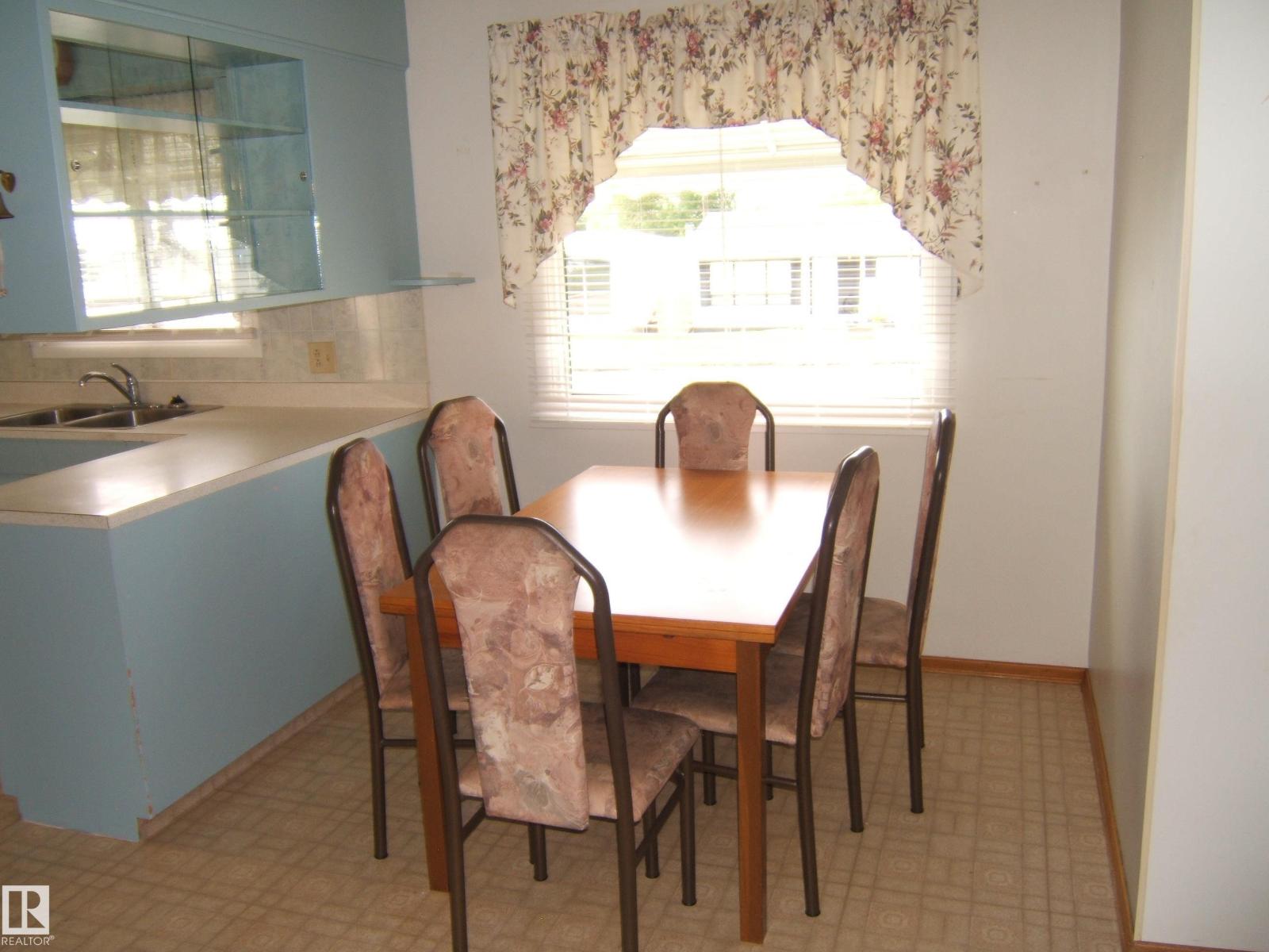 Photo 14 of 4807 46 St, Two Hills AB