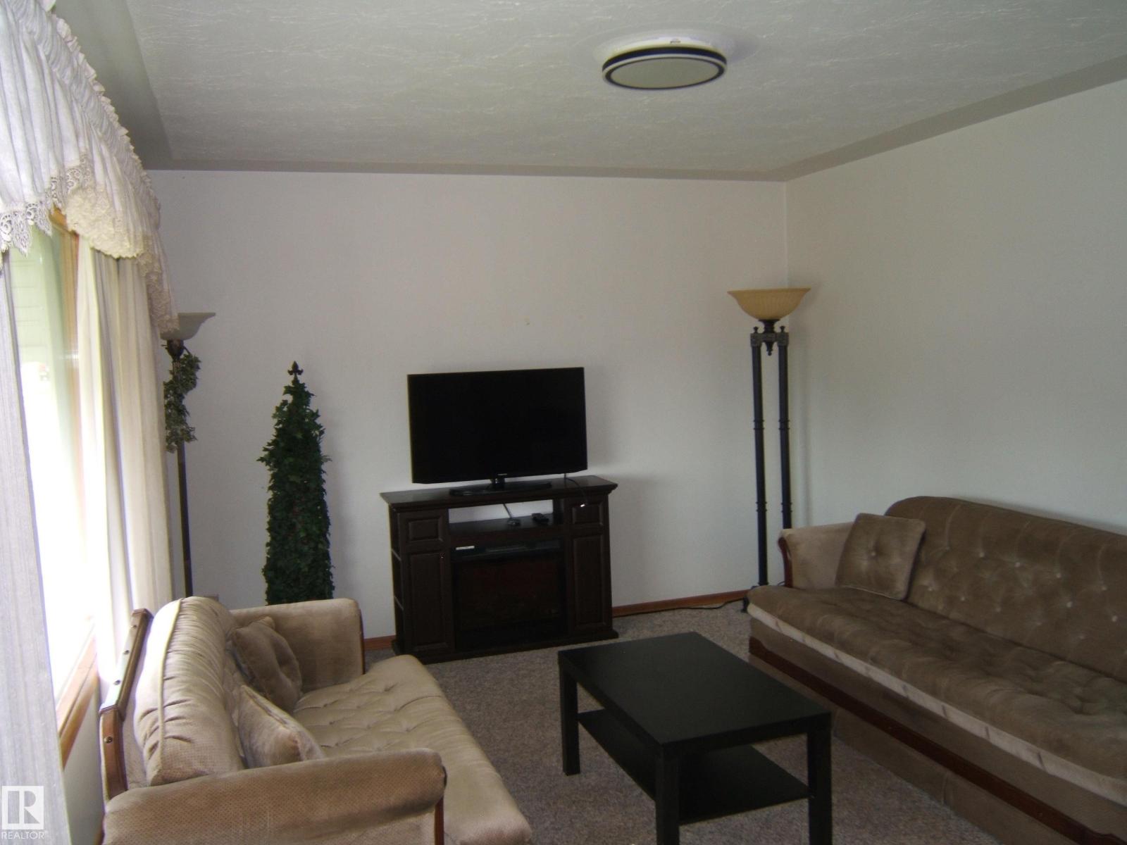 Photo 46 of 4807 46 St, Two Hills AB