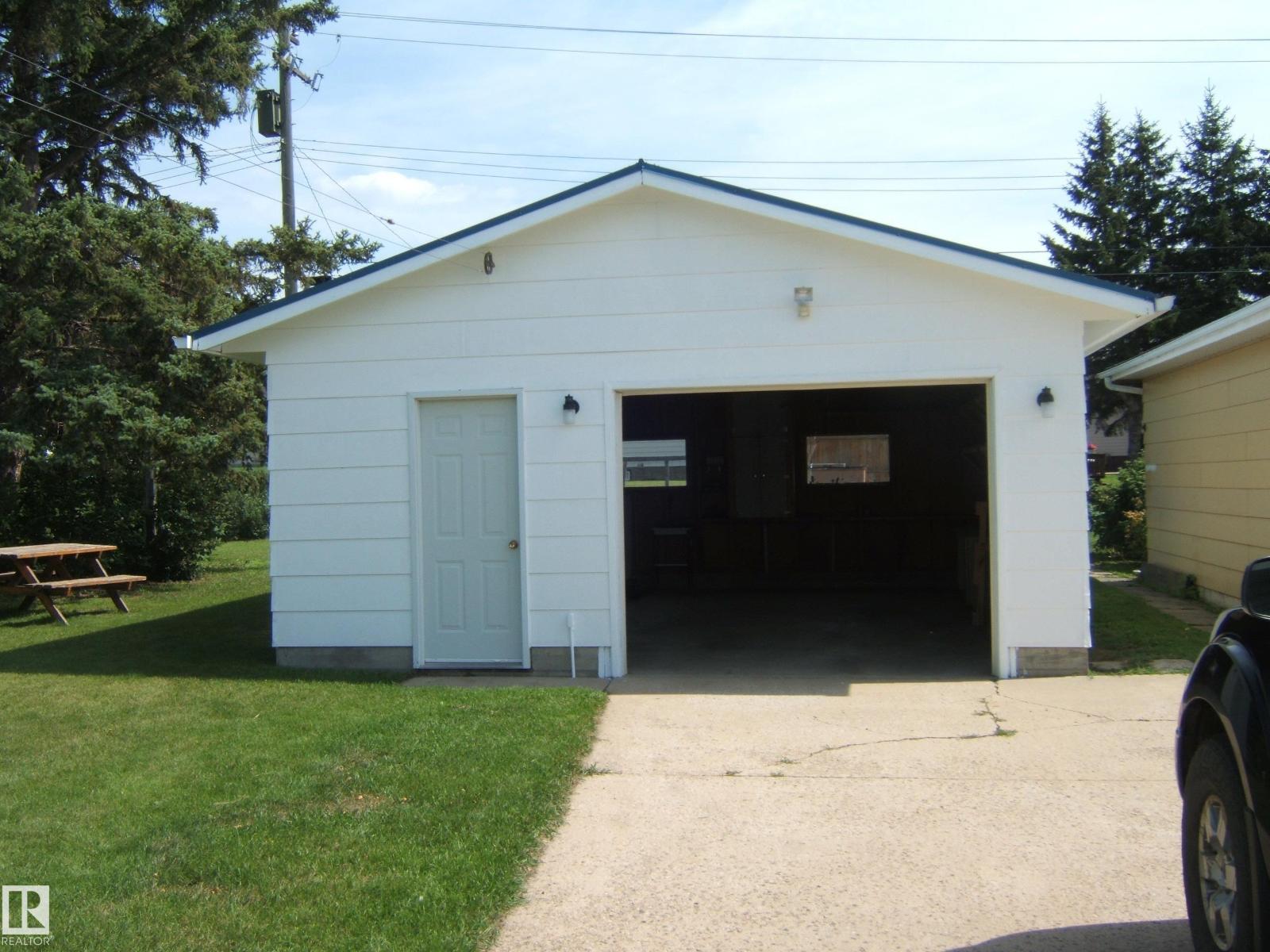 Photo 1 of 4807 46 St, Two Hills AB