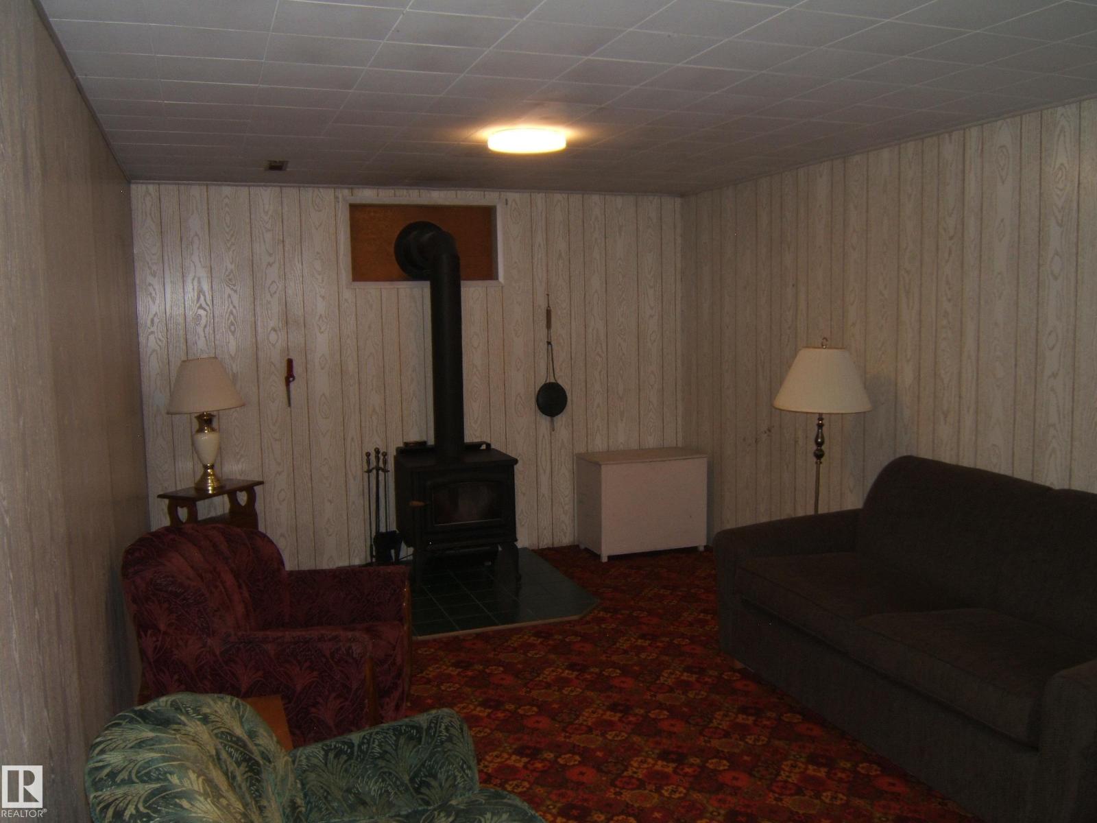 Photo 6 of 4807 46 St, Two Hills AB