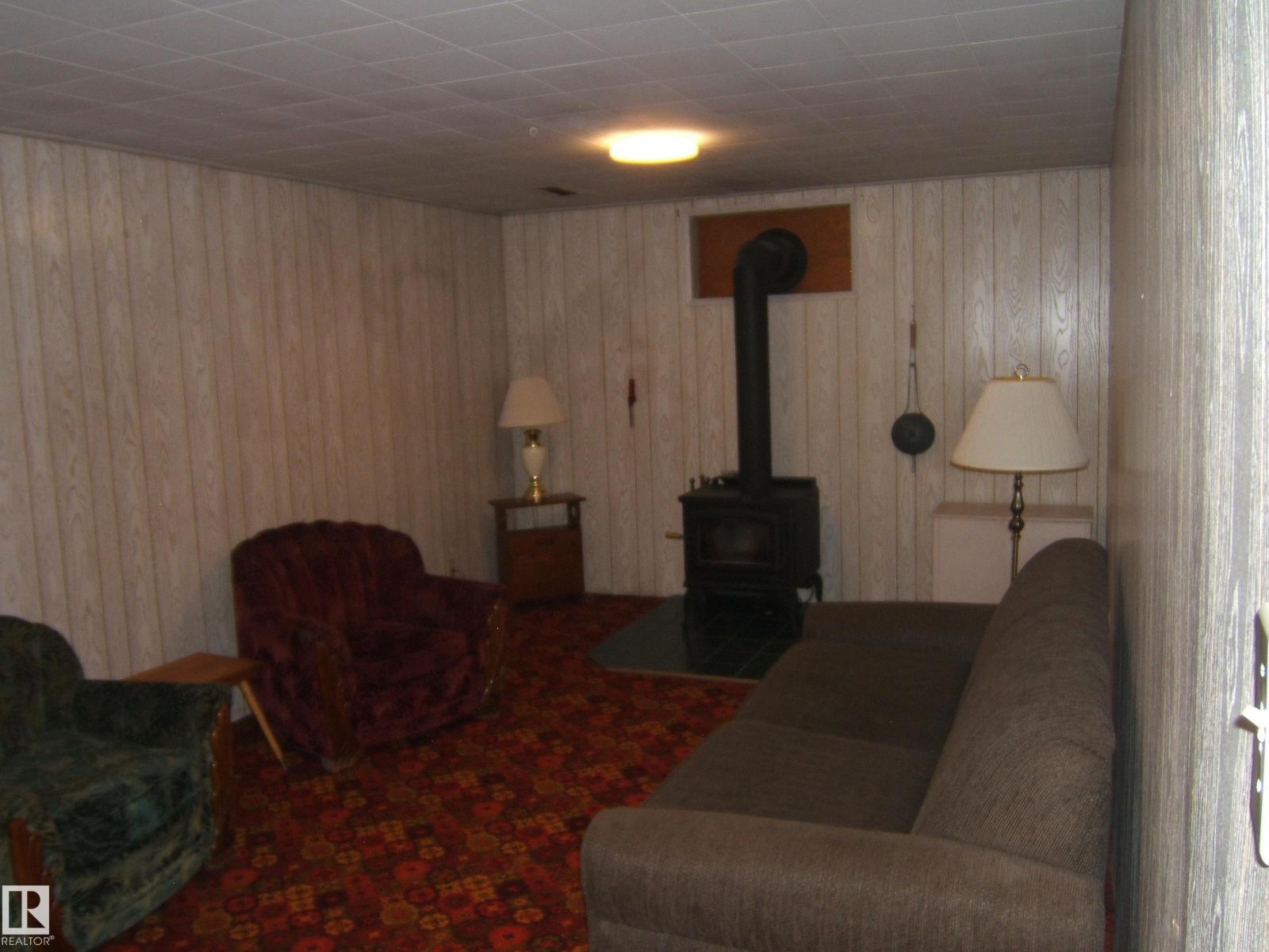 Photo 9 of 4807 46 St, Two Hills AB