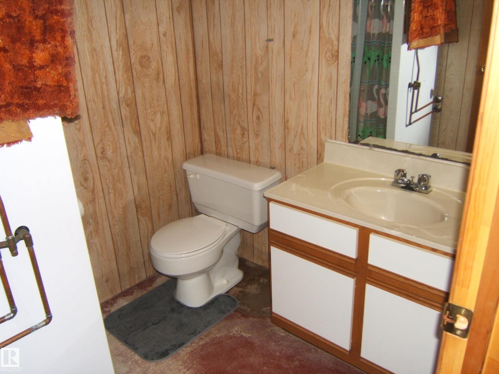 Photo 10 of 4807 46 St, Two Hills AB