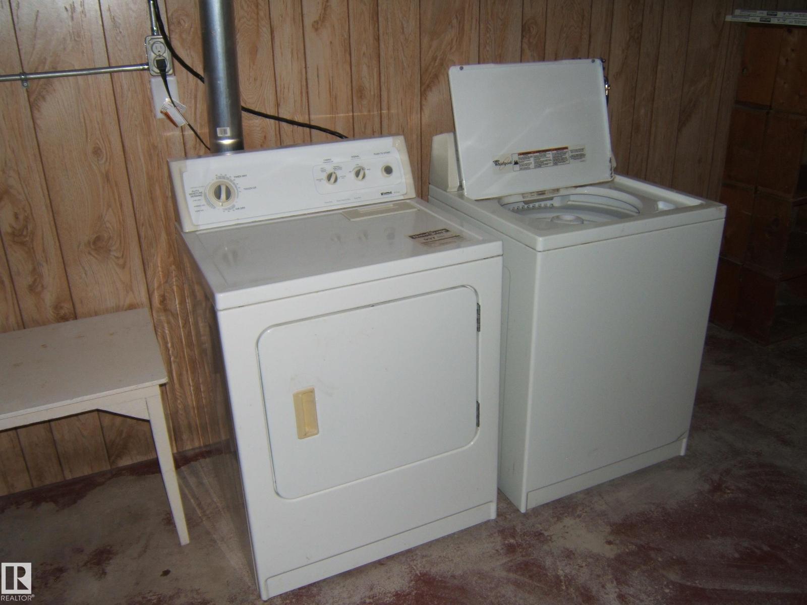 Photo 2 of 4807 46 St, Two Hills AB