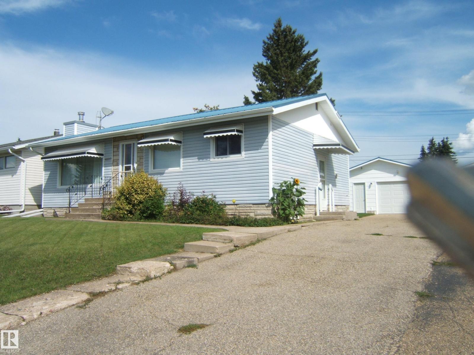 Photo 3 of 4807 46 St, Two Hills AB