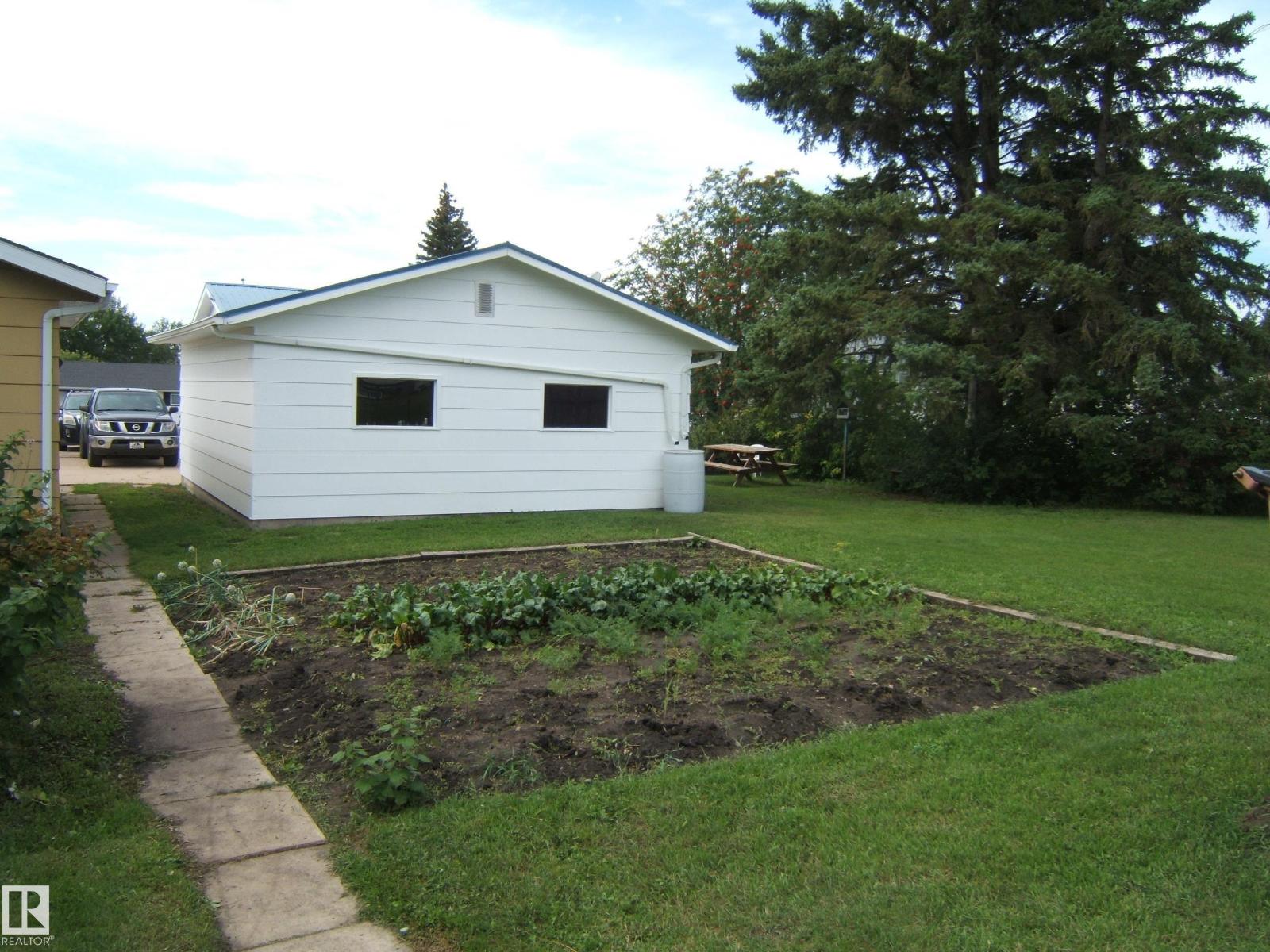 Photo 18 of 4807 46 St, Two Hills AB