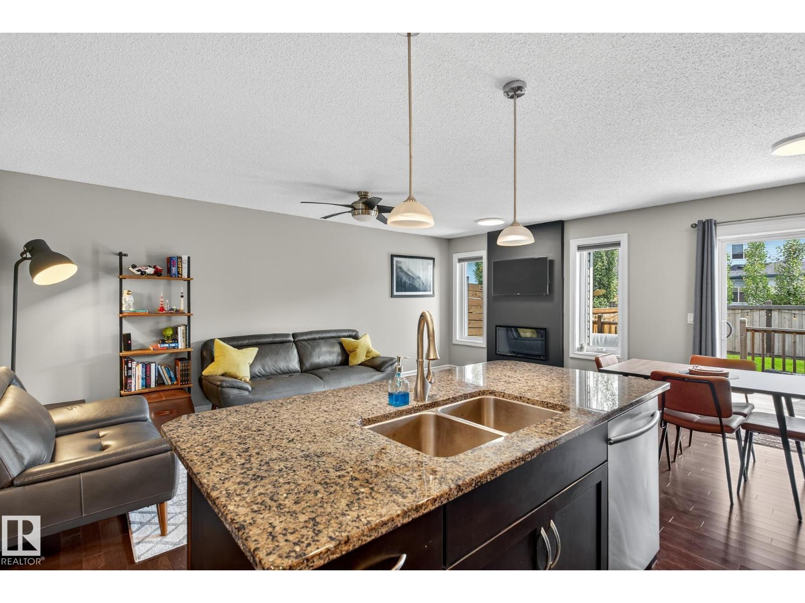 Photo 12 of 16833 120 St Nw, Edmonton AB