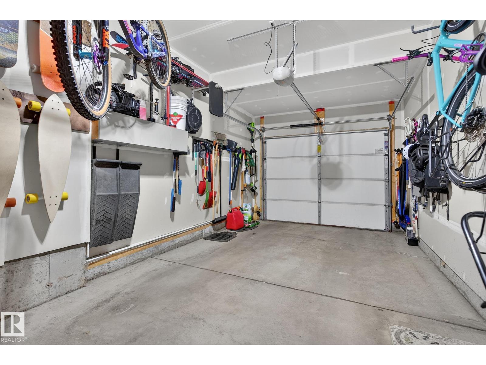 Photo 1 of 16833 120 St Nw, Edmonton AB