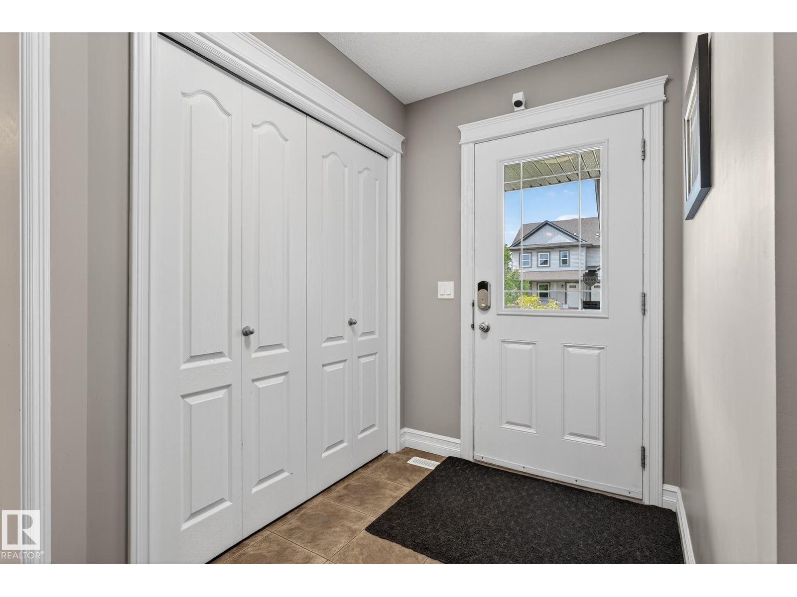 Photo 10 of 16833 120 St Nw, Edmonton AB