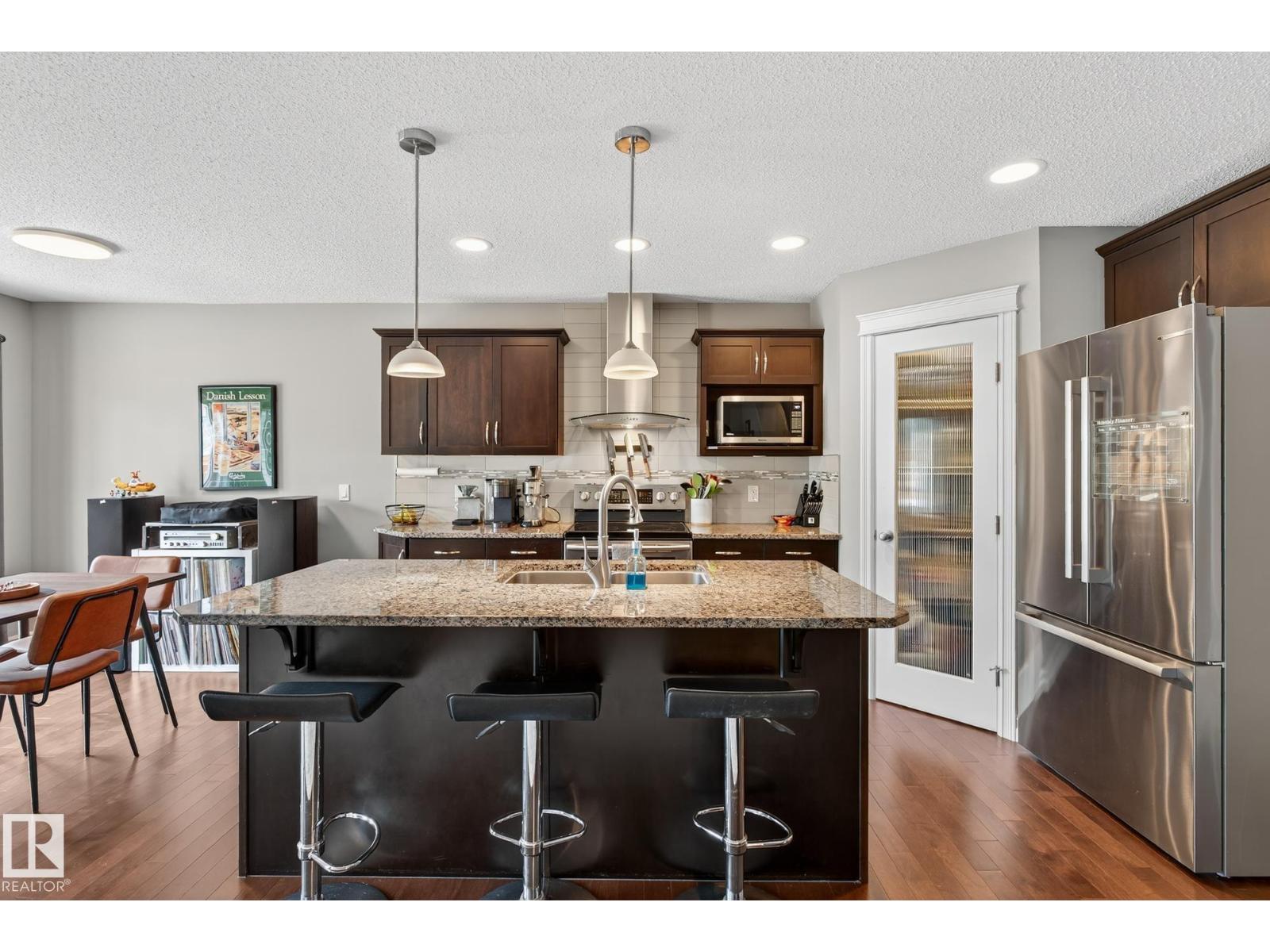 Photo 9 of 16833 120 St Nw, Edmonton AB