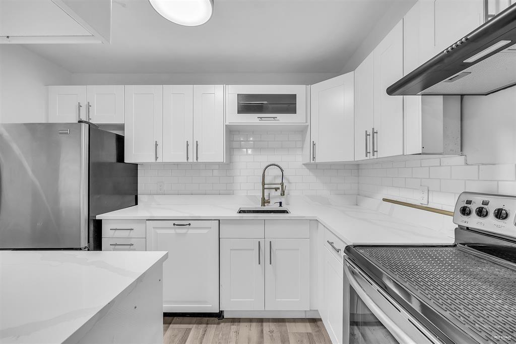 Photo 11 of 102 1555 Fir Street, White Rock BC
