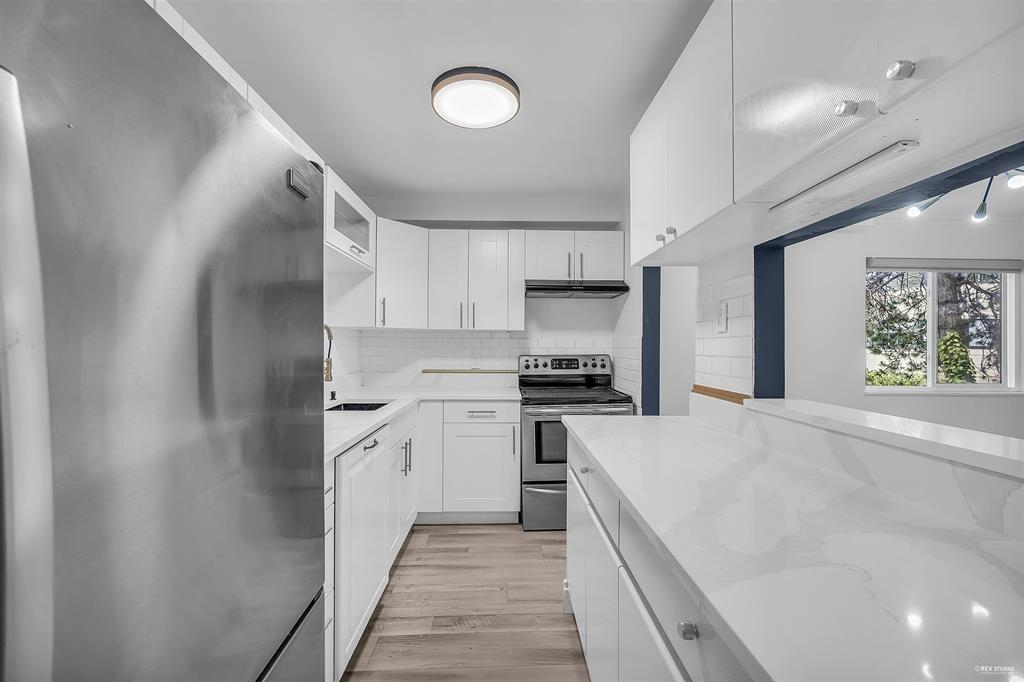 Photo 12 of 102 1555 Fir Street, White Rock BC
