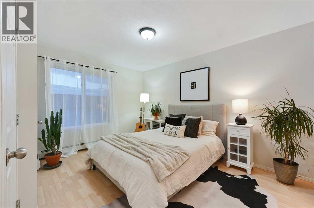 Single Family House Multi-level for Sale in    Street SW Sunalta Calgary 
