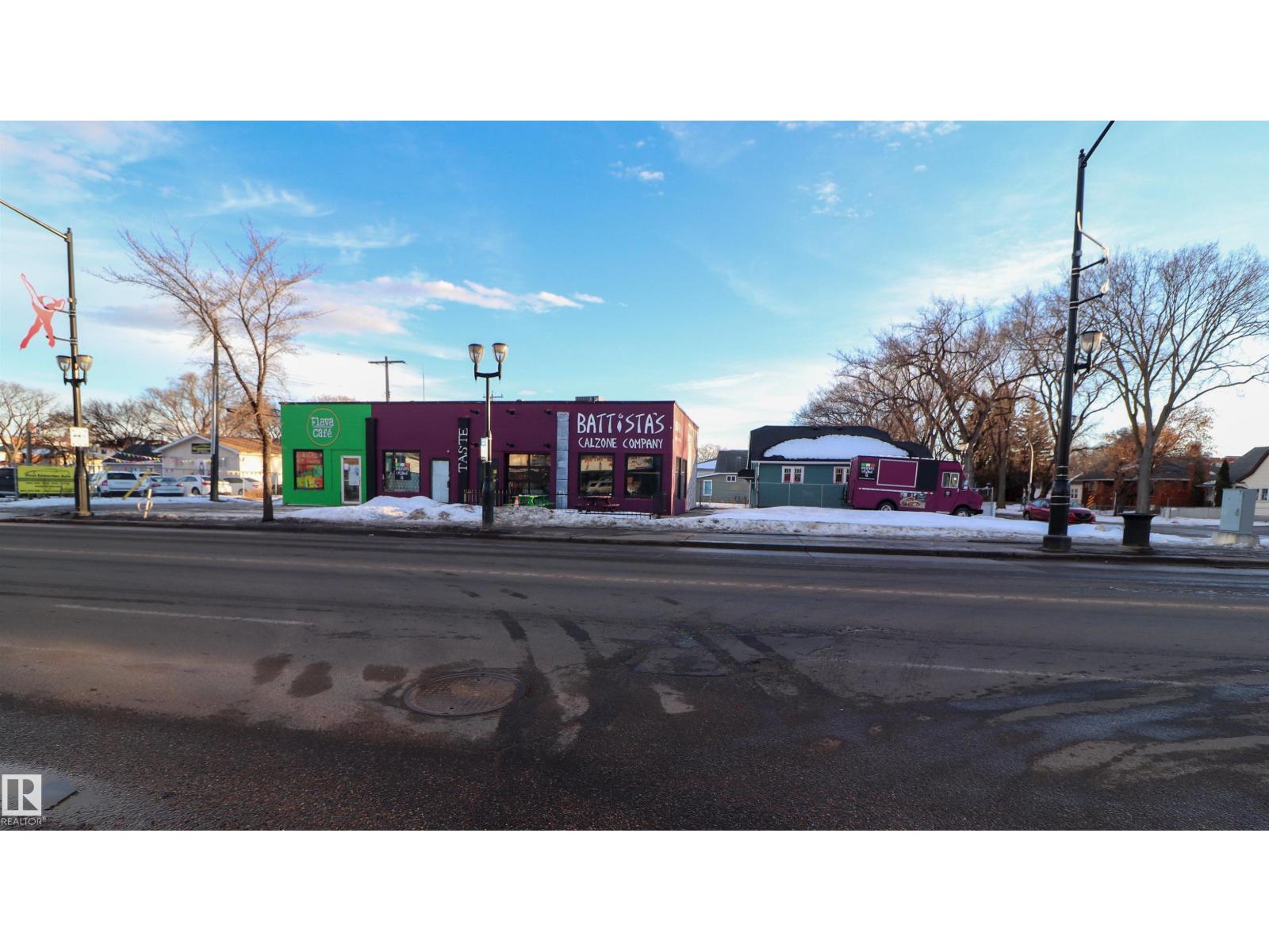 Photo 9 of 11745 84 St Nw, Edmonton AB