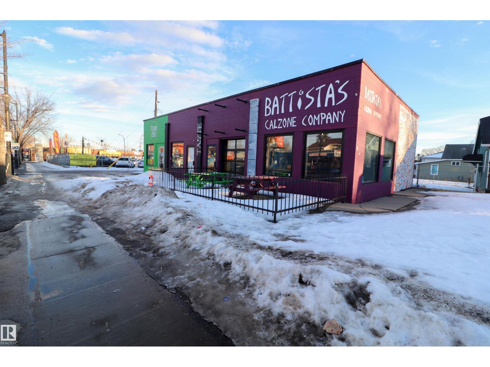 Photo 3 of 11745 84 St Nw, Edmonton AB
