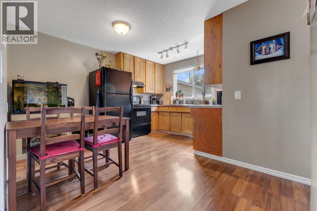 Single Family House for Sale in  Pennsburg Way SE Penbrooke Meadows Calgary 
