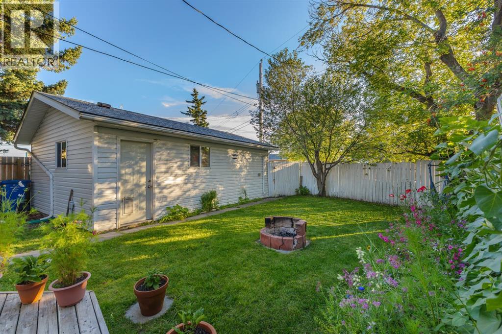 Single Family House for Sale in  Pennsburg Way SE Penbrooke Meadows Calgary 