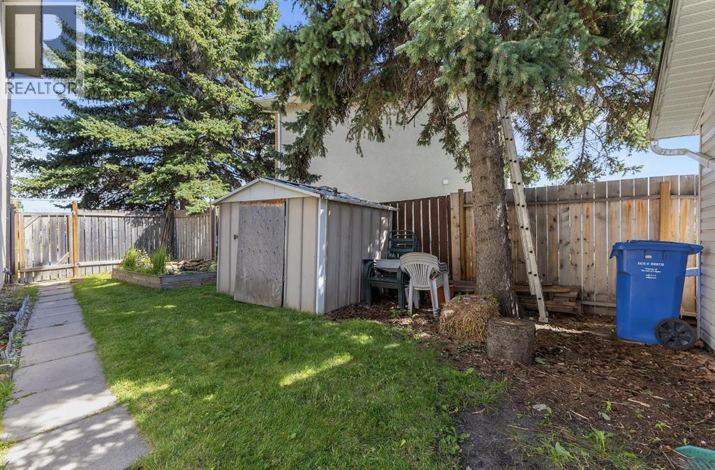 Single Family House for Sale in  Pennsburg Way SE Penbrooke Meadows Calgary 