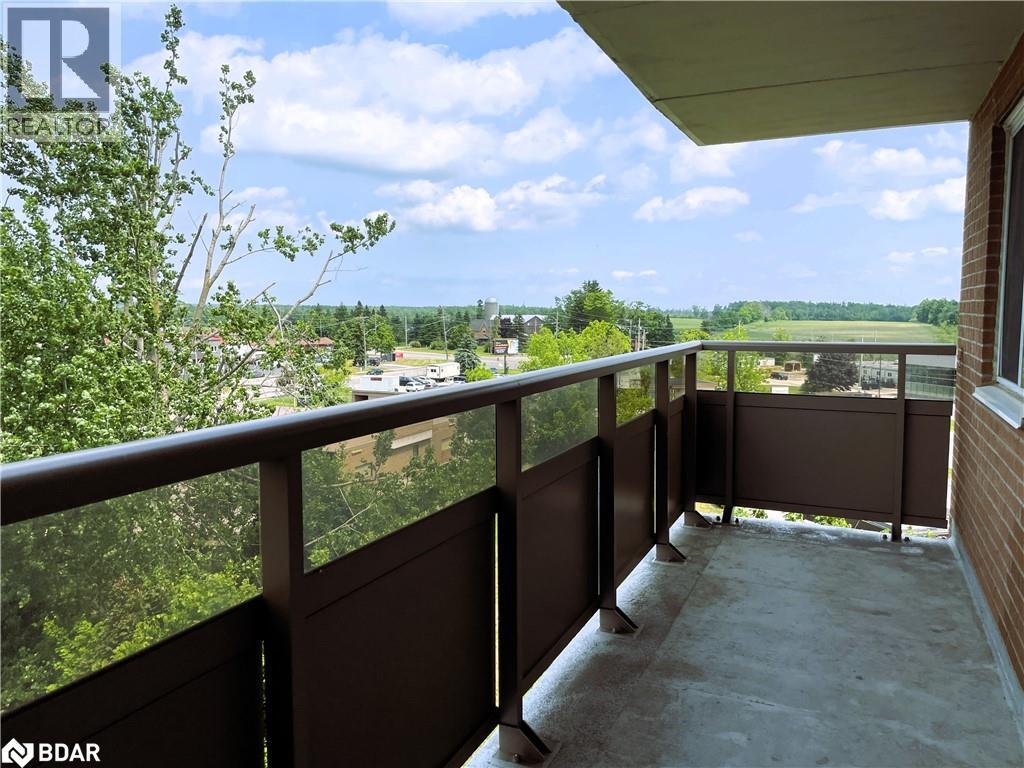 Photo 14 of 414 Blake Street Unit 702, Barrie ON