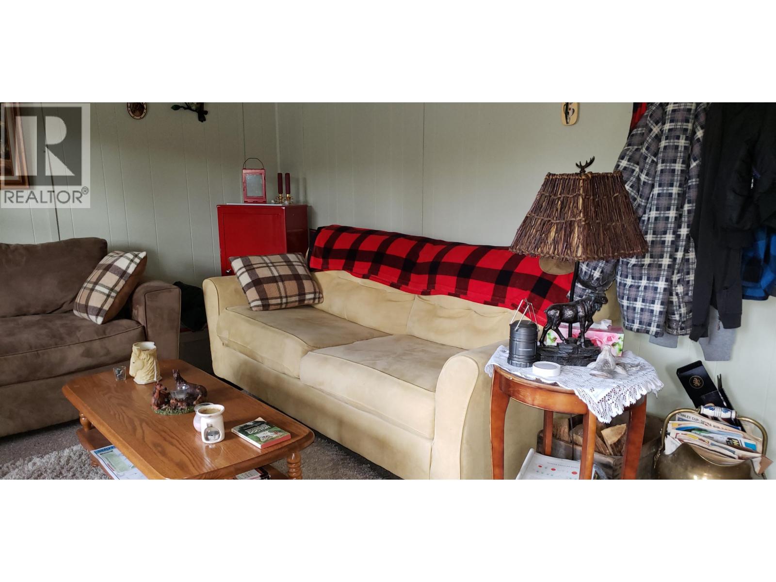 7252 E YOUNG LAKE ROAD, 70 Mile House