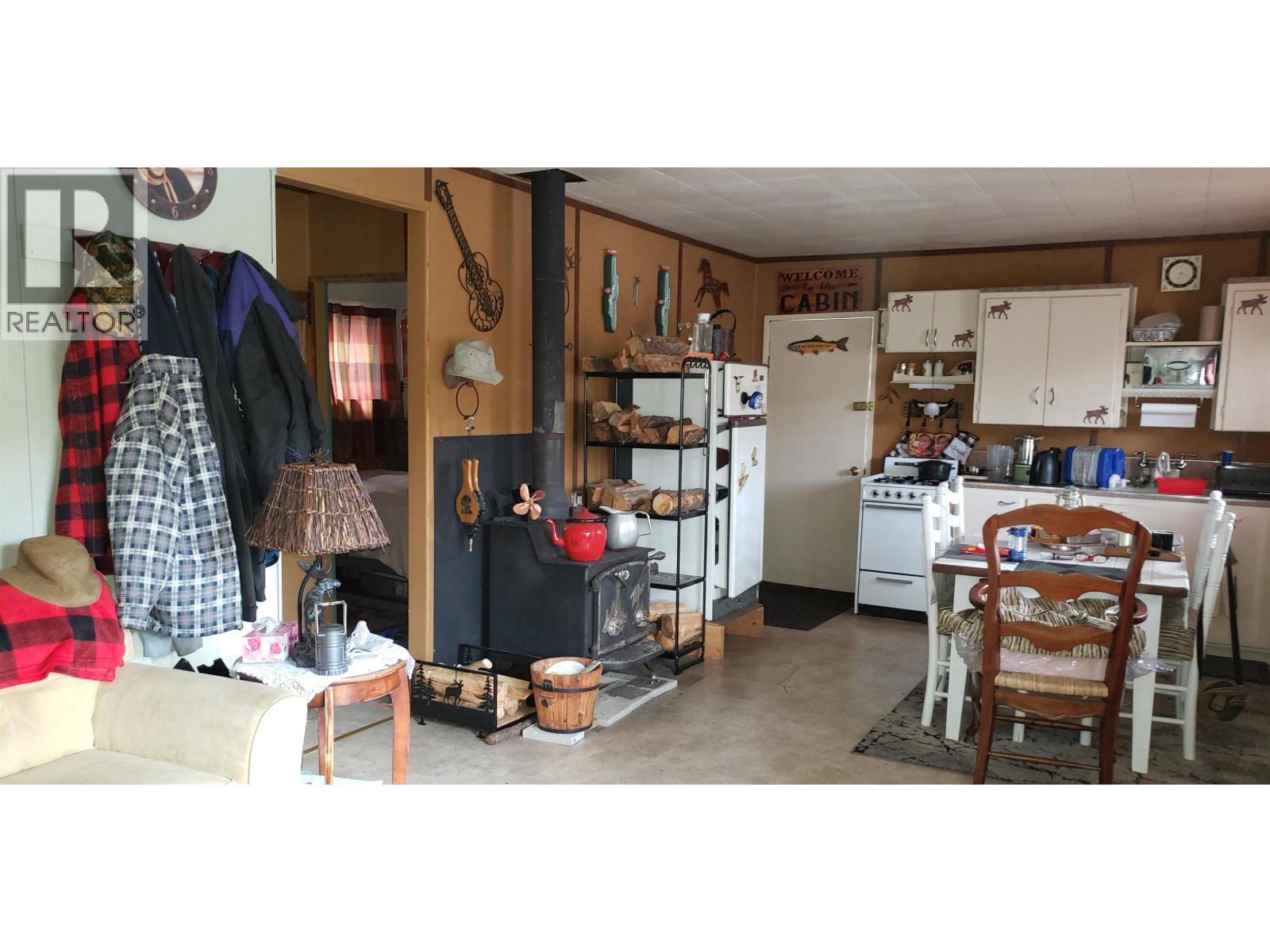 7252 E YOUNG LAKE ROAD, 70 Mile House